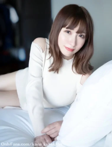 Kana Kusakabe สาวหน้าอกใหญ่ที่ยิ้มอ่อน ๆ แล้วทำให้หัวใจผู้พบเห็นอ่อนยวบโดยไม่รู้ตัว Kana Kusakabe e1765777923910